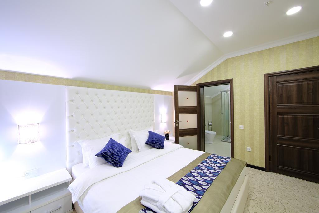 Premier Hotel Bishkek Exterior photo